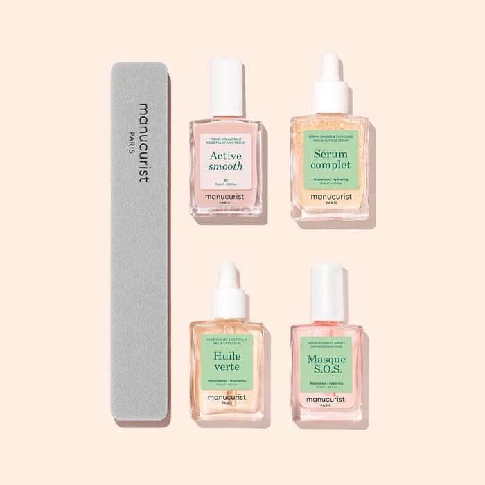 Four dropper bottles from the Manucurist Basic Routine – Ridged Nails set—labeled Active smooth, Sérum complet, Huile verte, and Masque S.O.S.—are arranged alongside a gray manucurist Paris nail file. Ideal for comprehensive nail care, this collection features nourishing formulas such as cuticle oil to help restore and strengthen even the most ridged nails.