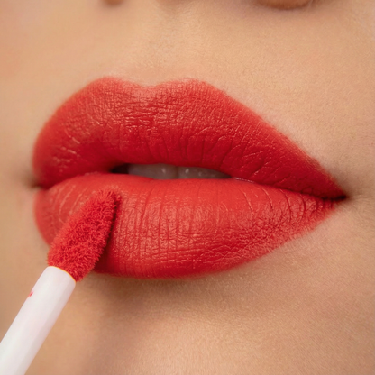 DIVINE MATTE LABIAL LÍQUIDO CREMOSO (02 Rojo Embrujo)