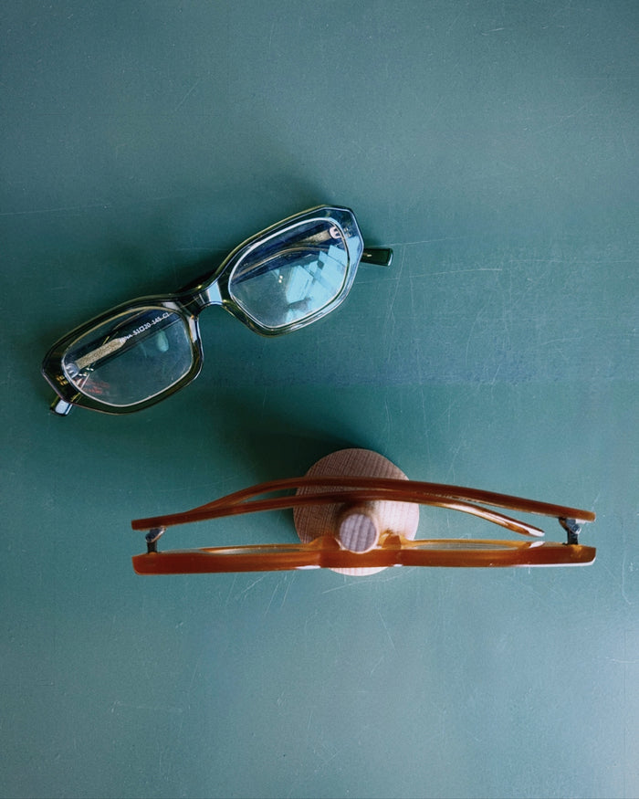 EYEGLASS STAND