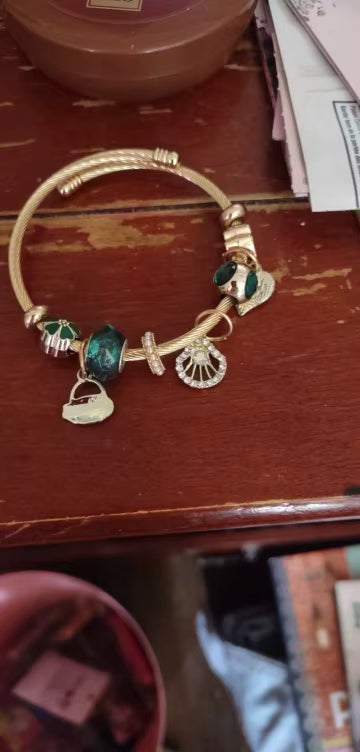 Fashion Stainless Steel Gold Green Charm Love Bracelet with Beaded Pendant Charms