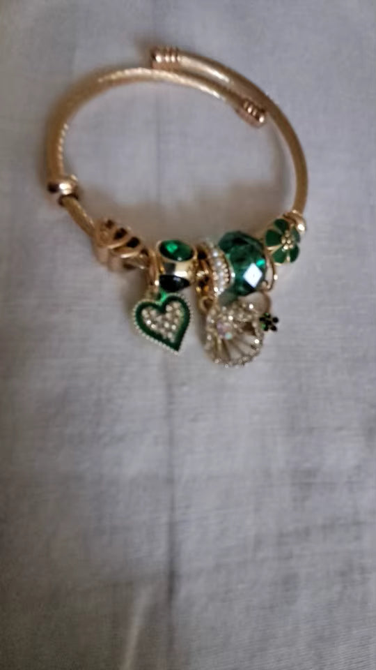 Fashion Stainless Steel Gold Green Charm Love Bracelet with Beaded Pendant Charms