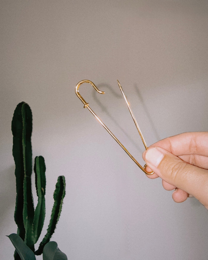 GOLD BLANKET PIN