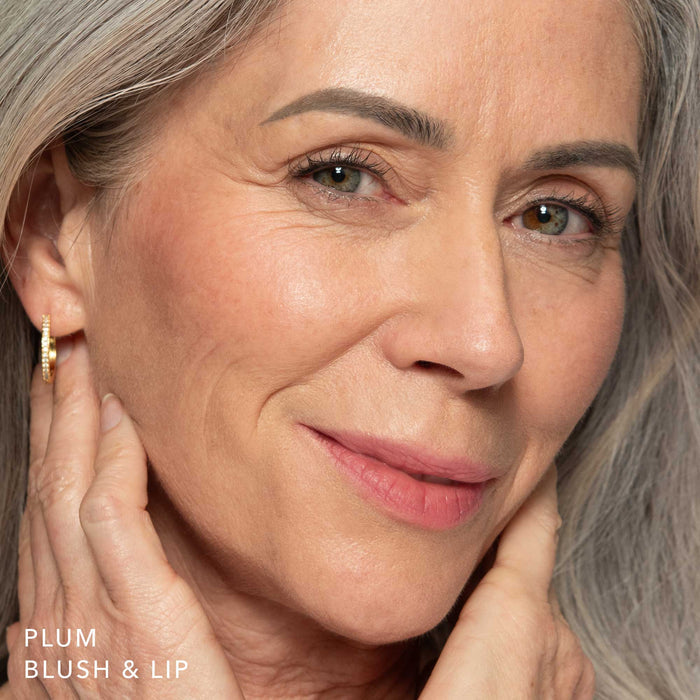 No Makeup Makeup – woman wearing plum blush & lip color on cheeks and lips, natural minimal makeup