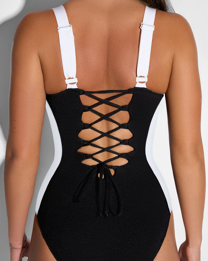 Close up shot of the back lacing of Lifty - Contour Crinkle Black/White