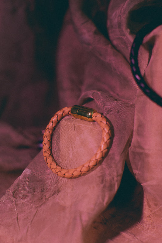 MAGNET ROPE CUFF