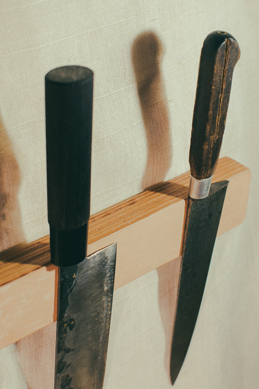 MAGNETIC KNIFE HOLDER