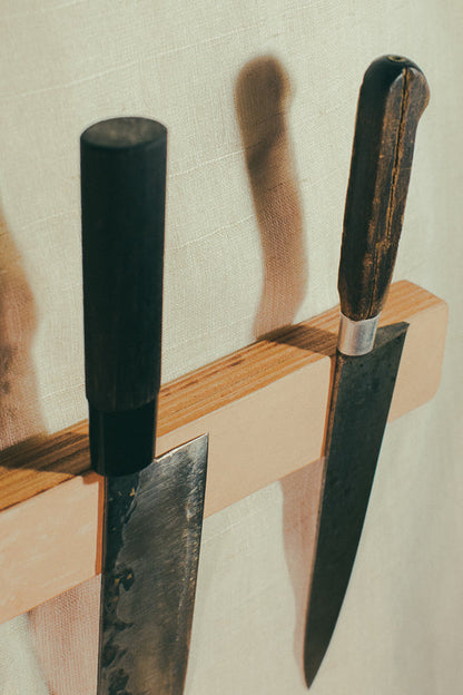 MAGNETIC KNIFE HOLDER