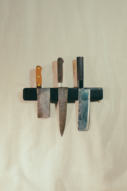 MAGNETIC KNIFE HOLDER