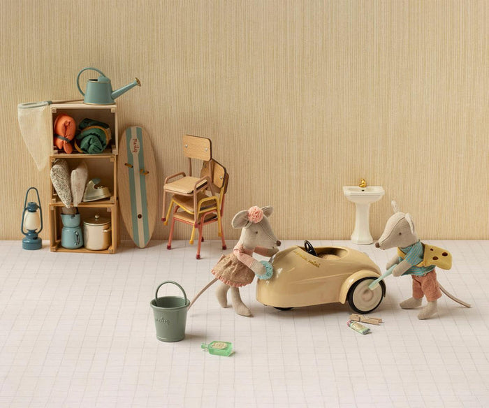 Maileg Mouse Car in Wheat