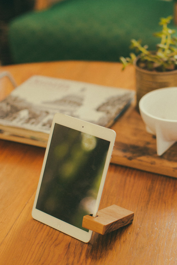MOBILE STAND