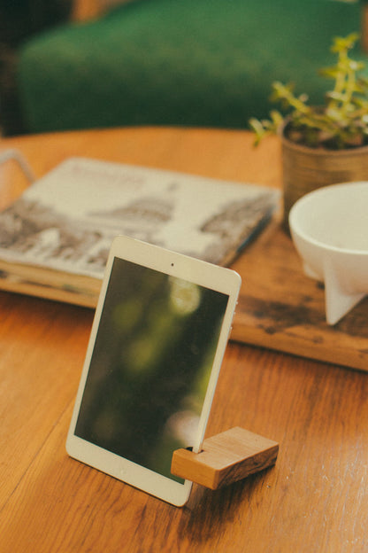 MOBILE STAND