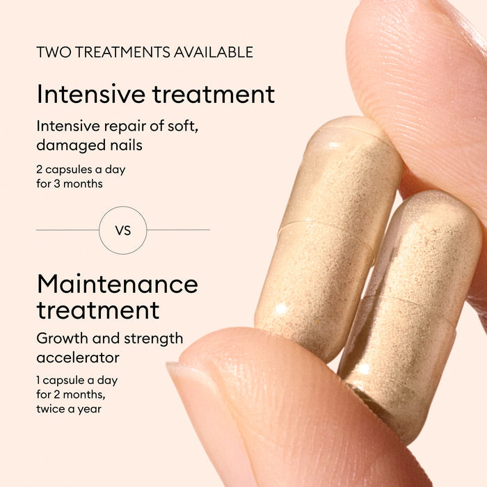 Close-up of two beige capsules (Nail Boost by Manucurist) held between fingers, with text: “Intensive treatment” – 2 capsules daily for 3 months; “Maintenance treatment” – 1 capsule daily for 2 months, twice a year to strengthen nails.