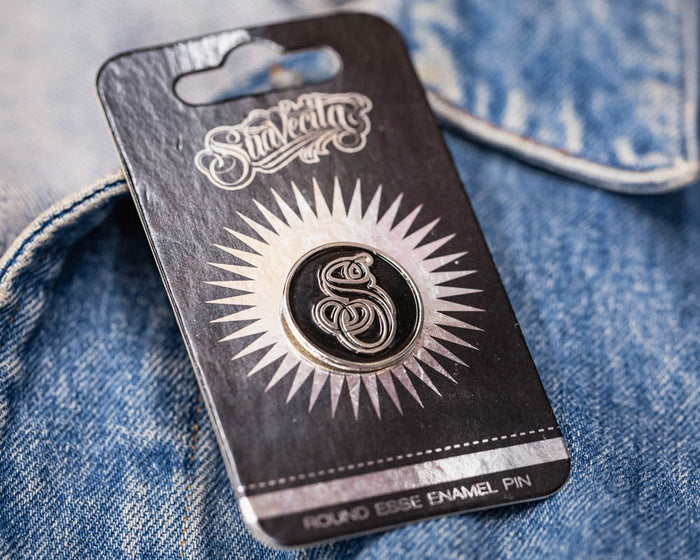 Round Suavecita Esse Enamel Pin - Silver