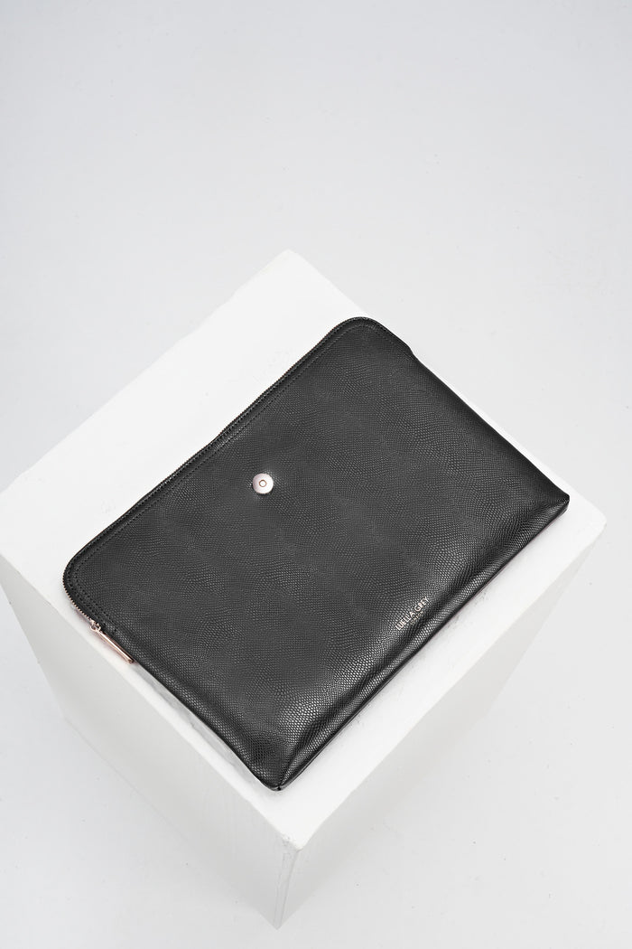 Removable central zipper laptop compartment of Stella Black faux leather Laptop Tote