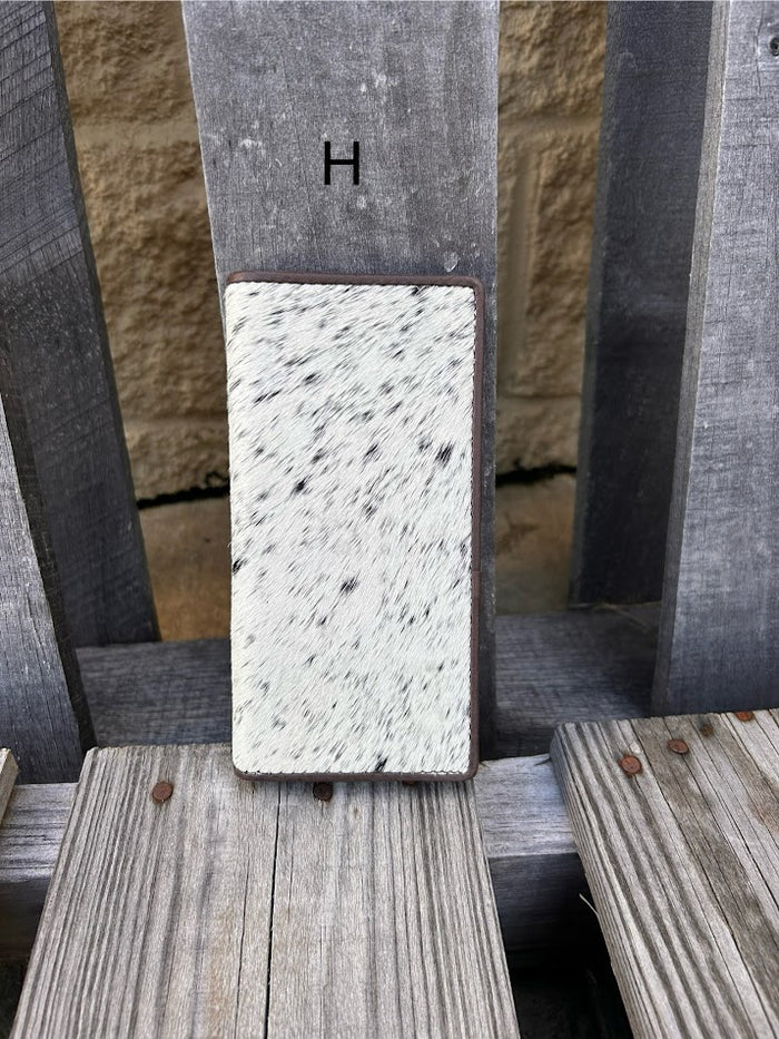 This cowhide leather tall wallet from Top Notch Accessories features 12 card slots and two bill pockets. Front View H
