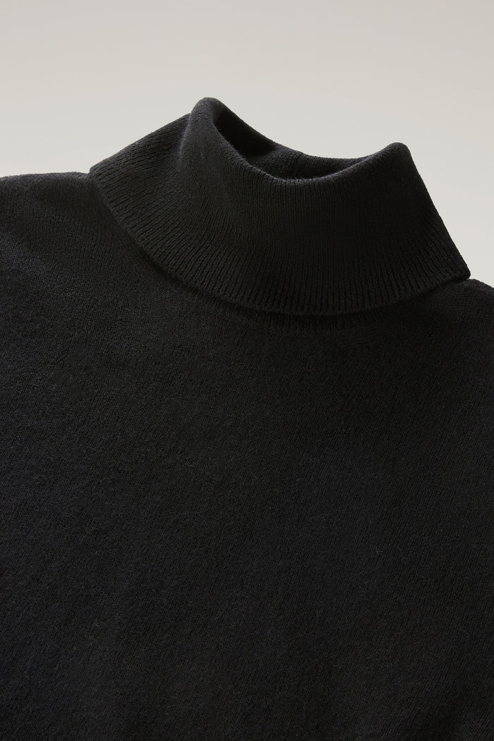 Turtleneck Sweater in Wool Blend Black