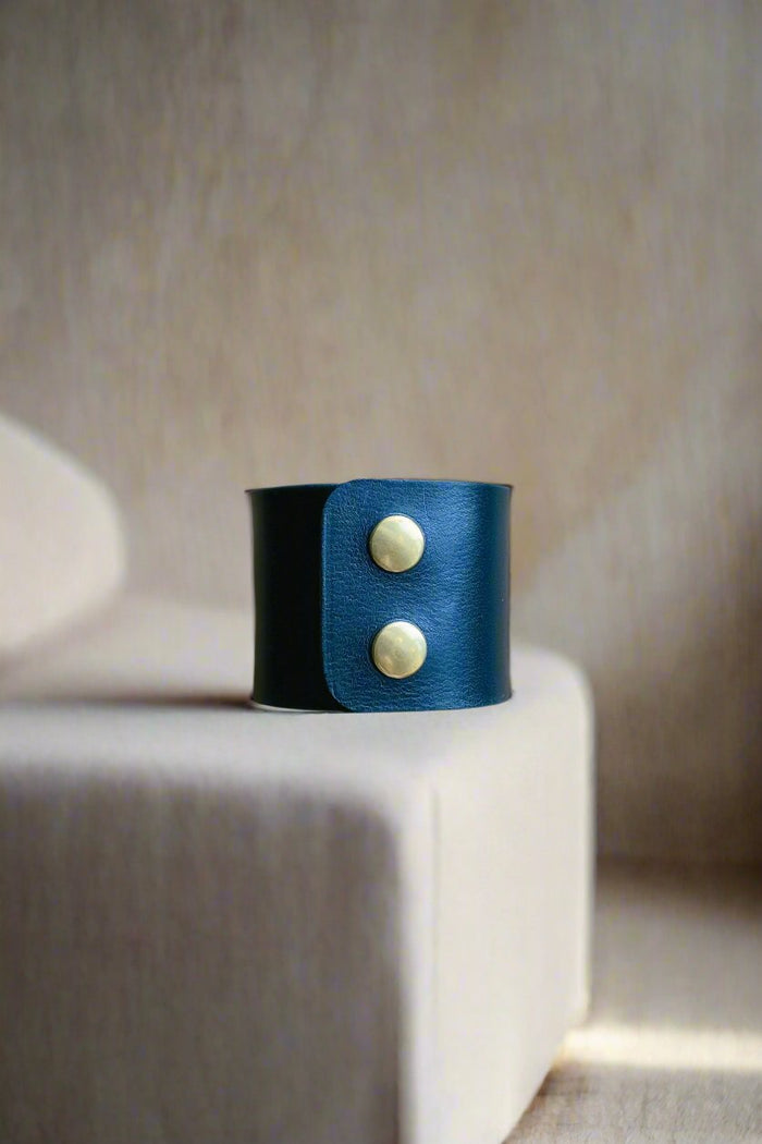 WIDE SNAP CUFF